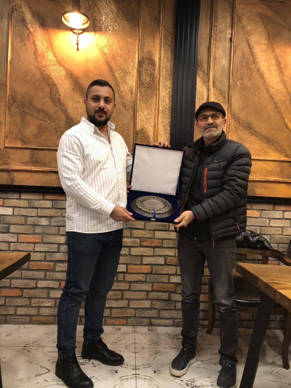  Tarihçi Oğuzhan Kır’a Teşekkür Plaketi 