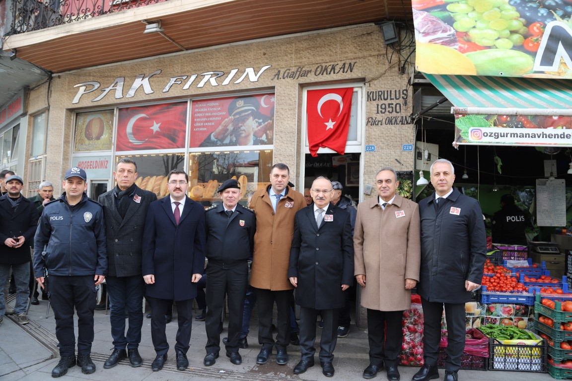 ŞEHİT ALİ GAFFAR OKKAN HENDEK’TE MEZARI BAŞINDA ANILDI
