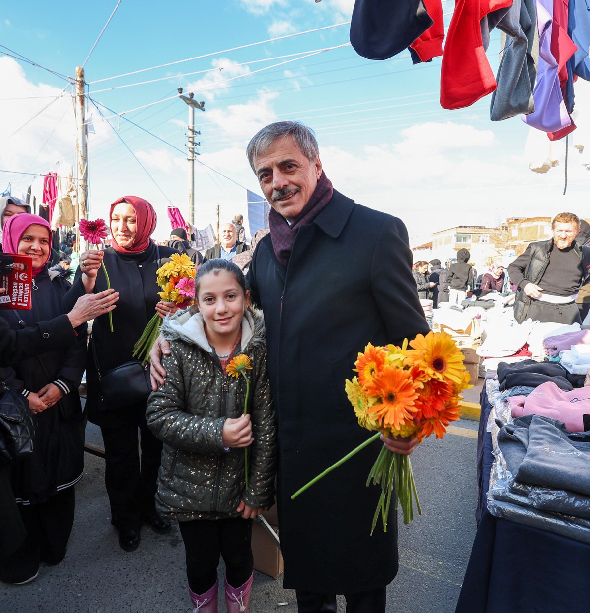 Yusuf Alemdar’a Çarşamba Pazarı’nda yoğun ilgi