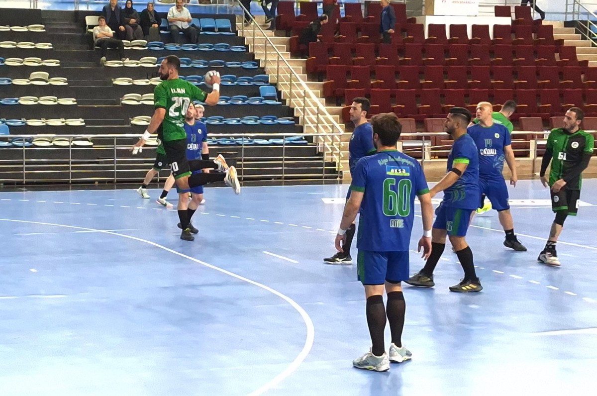 Büyükşehir Hentbol evinde rüzgâr gibiydi