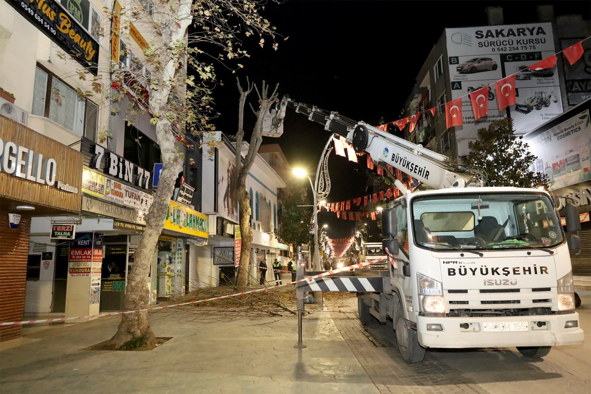 Çark Caddesi’nde gece mesaisi