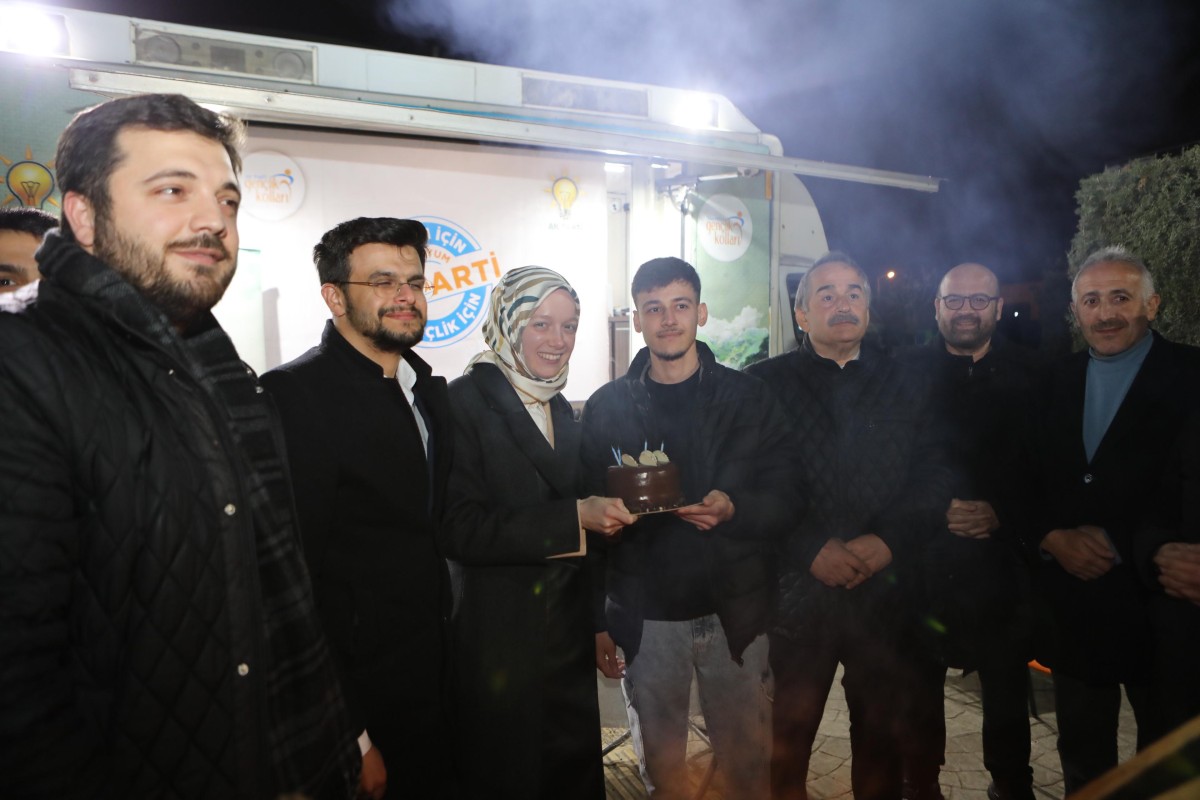TÜRKİYE'NİN EN GENÇ MİLLETVEKİLİ