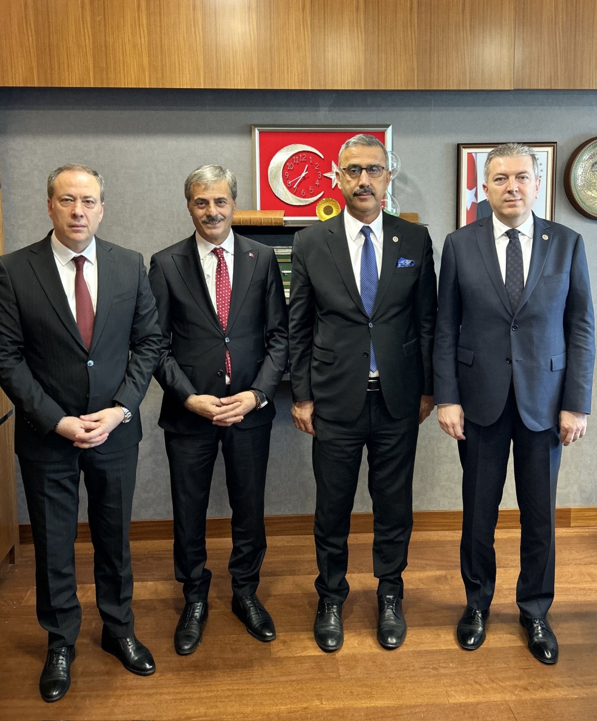 Eser ve projelerimizle şehrimizin  hizmetinde olacağız