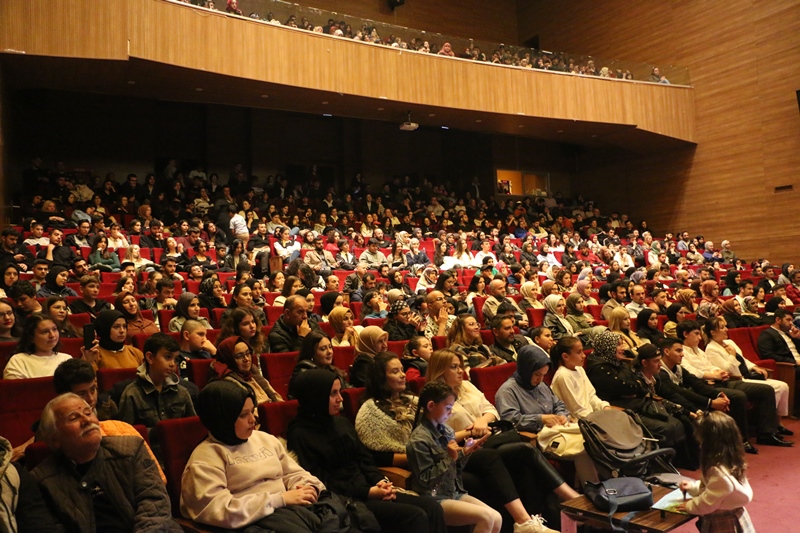 Sakarya Gençlik Merkezi Tiyatro Ekibi Tam Not Aldı