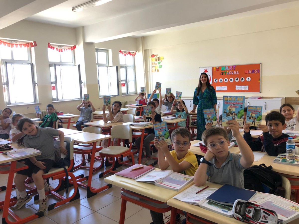 Öğrencilere  “karne hediyesi” 500 hikaye kitabı