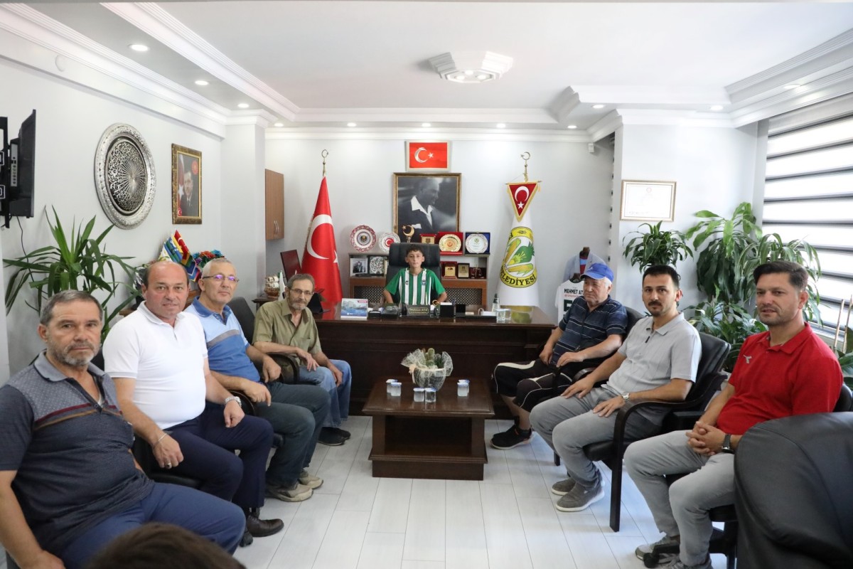 Başkan Mehmet Ata Minik Şampiyonları Misafir Etti
