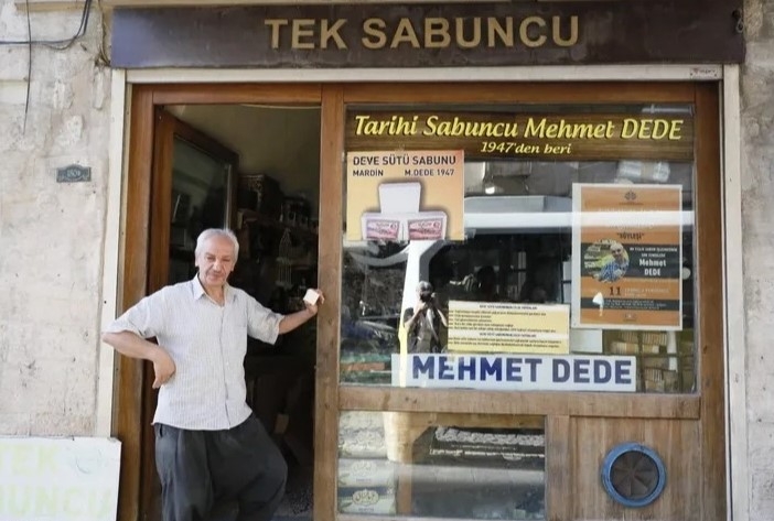 Mehmet Dede, Arap Prenslerine Deve Sütü, Çinli Kadınlara Pirinçten Sabun Üretiyor