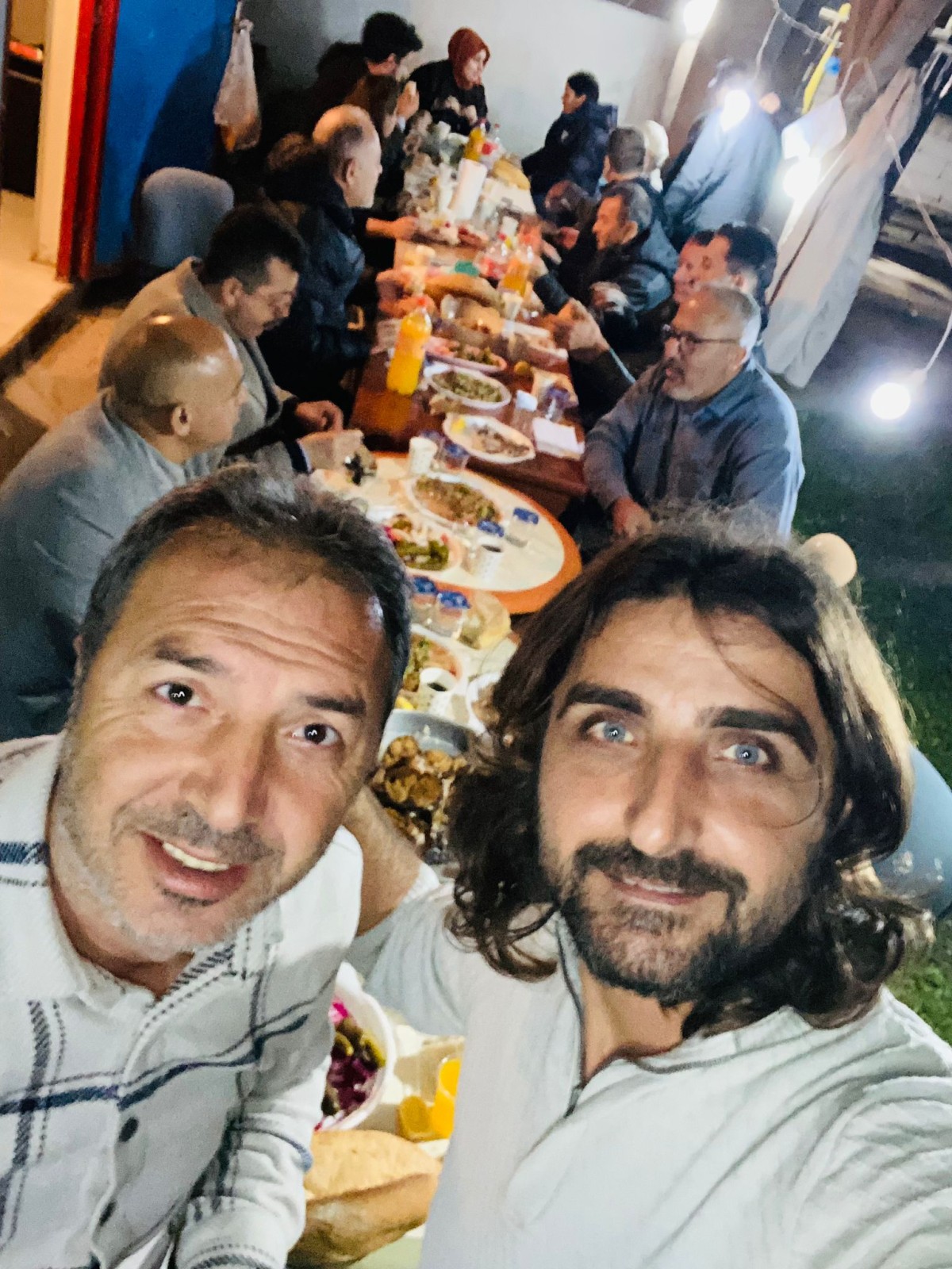 Hendek Karadeniz Havalisi Kültür ve Dayanışma Derneği'nden basın mensuplarına balık ziyafeti