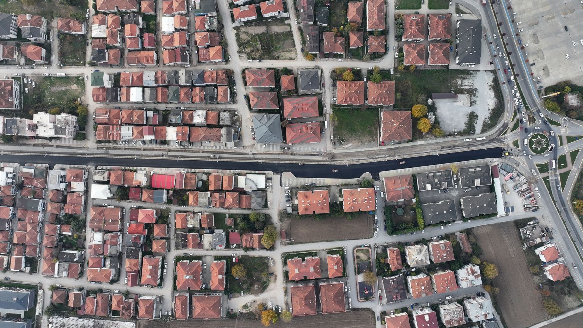 Ahmet Yesevi Caddesi Büyükşehir’in çalışmalarıyla  modern bir yüz kazanıyor