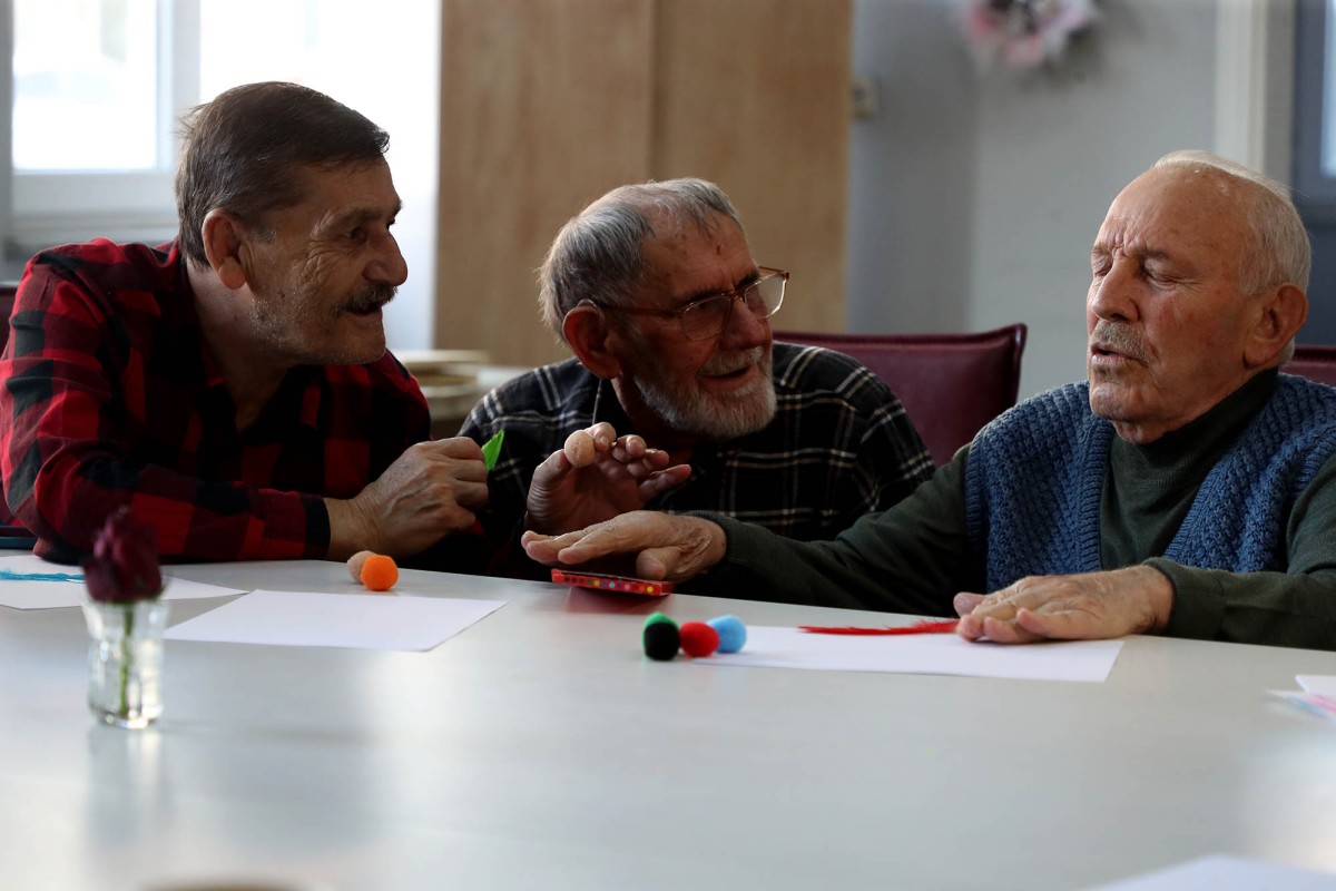 Büyükşehir eli öpülesi yaşlıları hiç unutmuyor: Çocuklar  gibi şen geçen bir gün