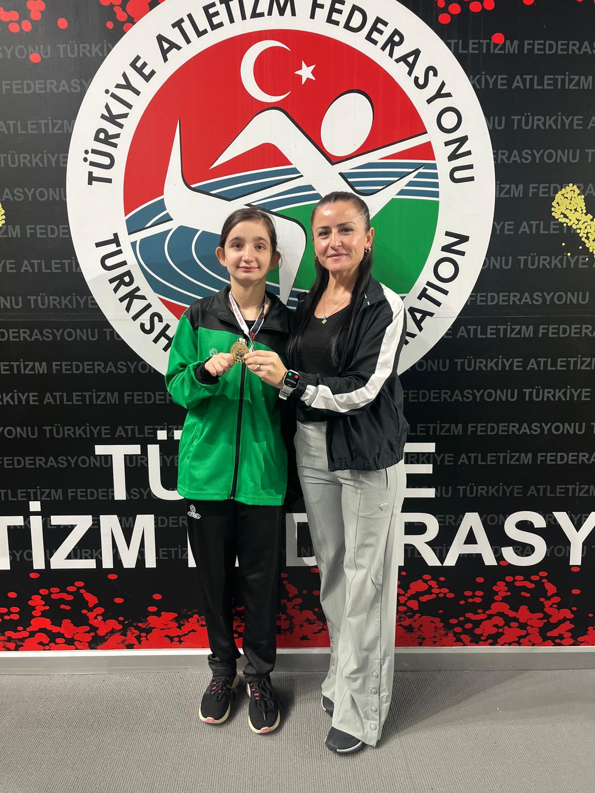 Zeynep İstanbul’dan şampiyon  döndü