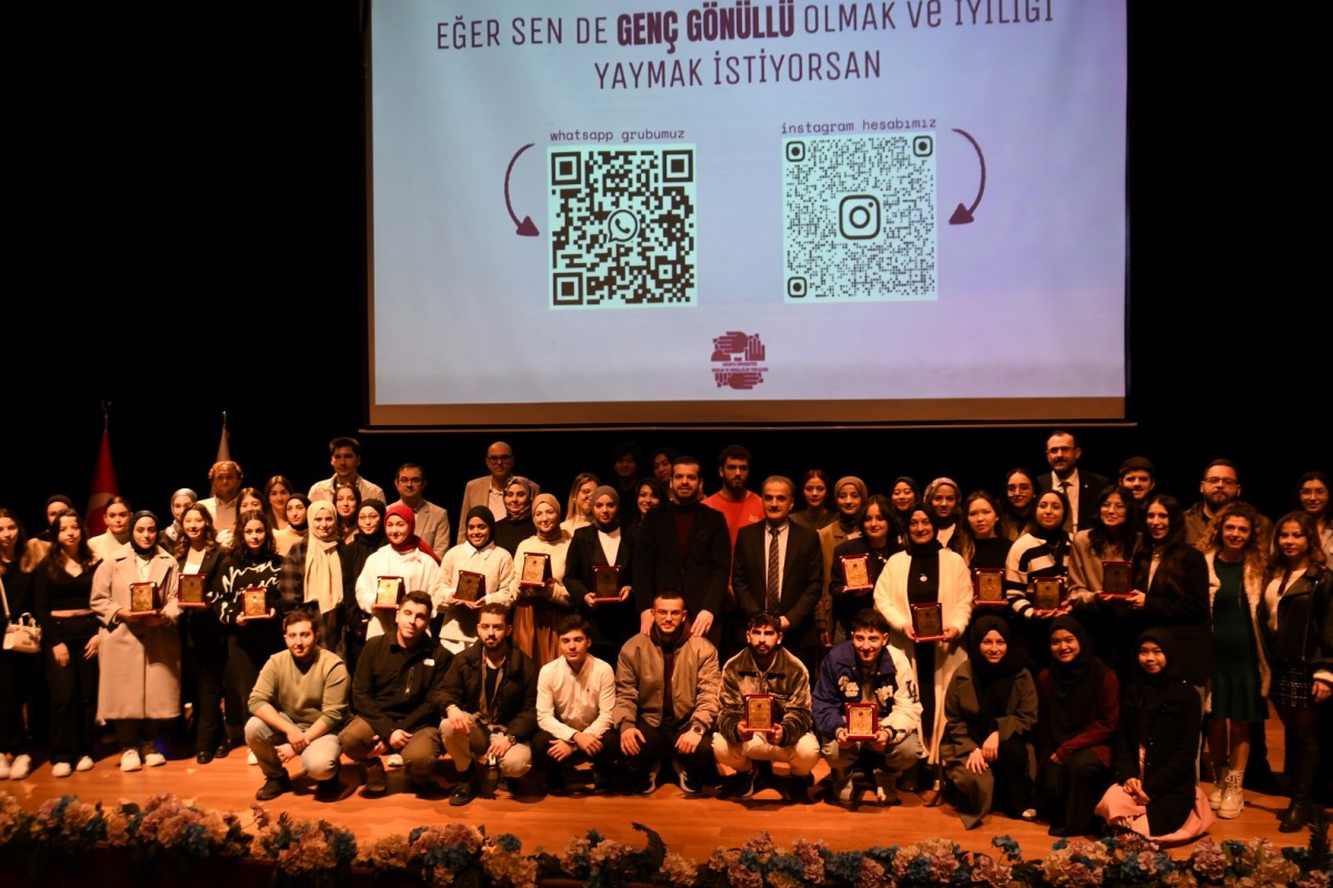 Sakarya Üniversitesinde 3. Gençlik ve Gönüllülük Zirvesi Düzenlendi   