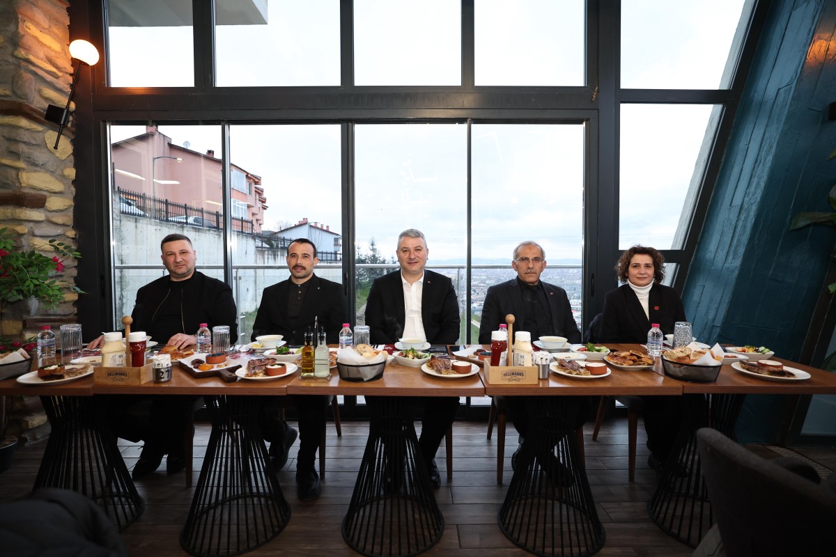 Başkan Osman Çelik Meclis Üyeleriyle İftarda Buluştu