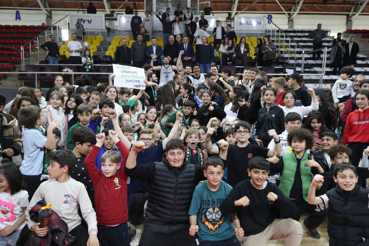 Dev adamların Play-Off’ta yine en büyük gücü taraftarı olacak