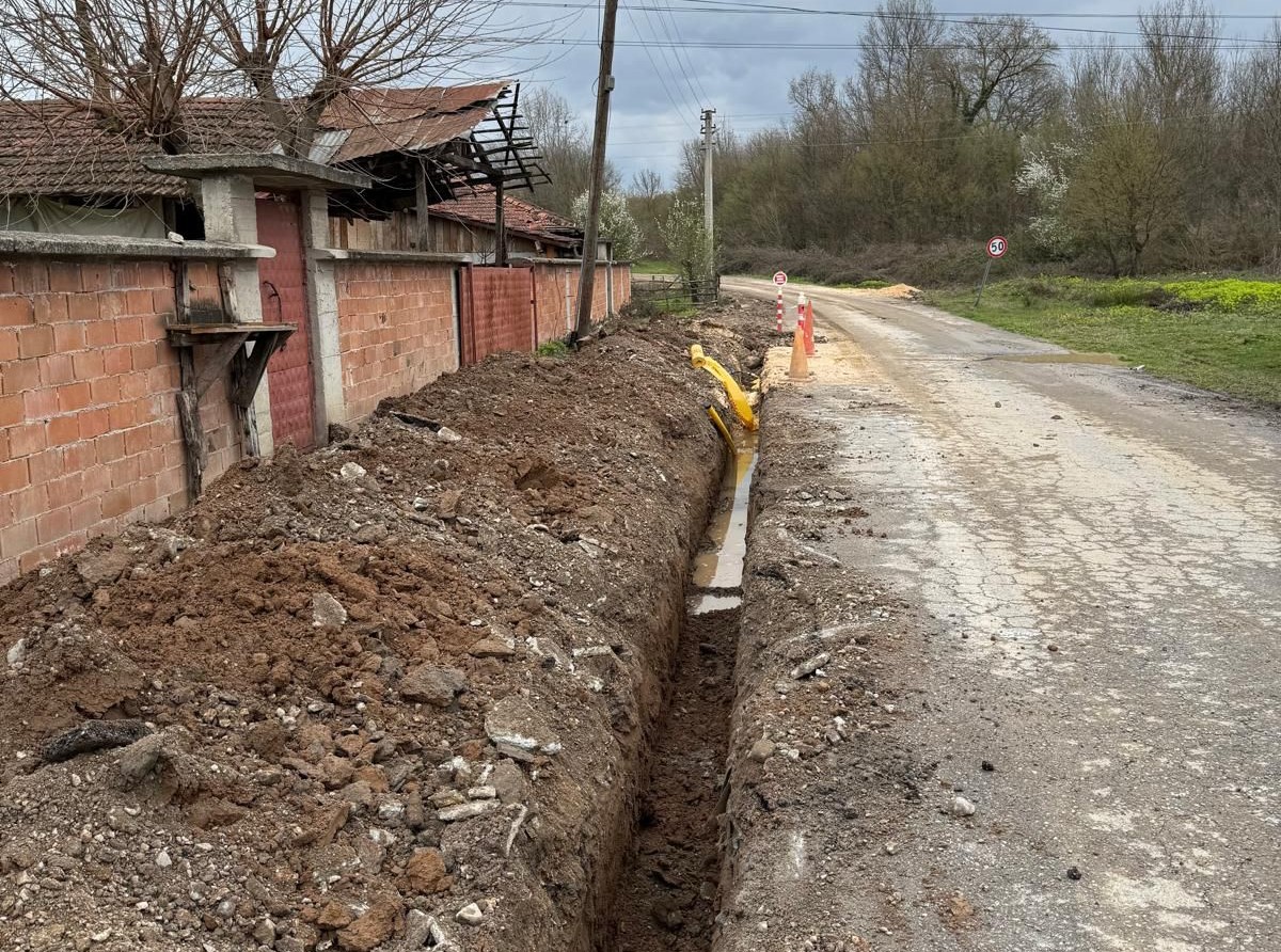 HENDEK’TE DOĞALGAZ ÇALIŞMALARI DEVAM EDİYOR