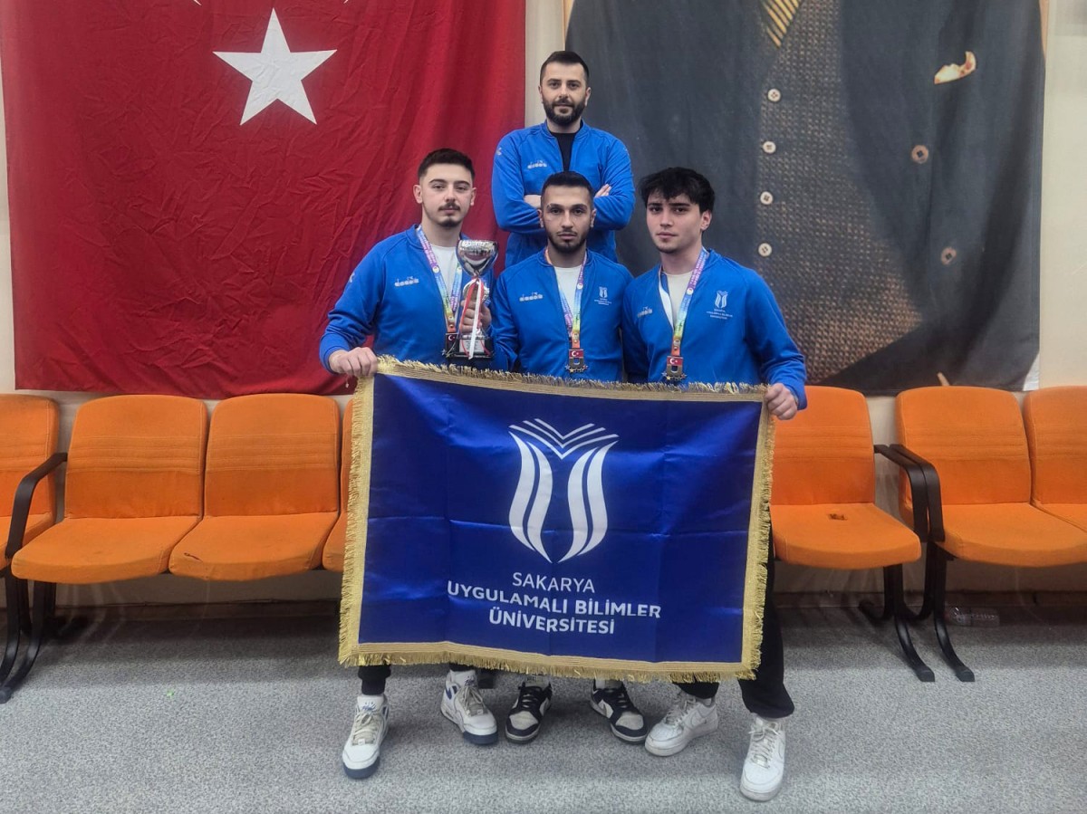 SUBÜ öğrencilerinden atıcılıkta ikincilik kupası