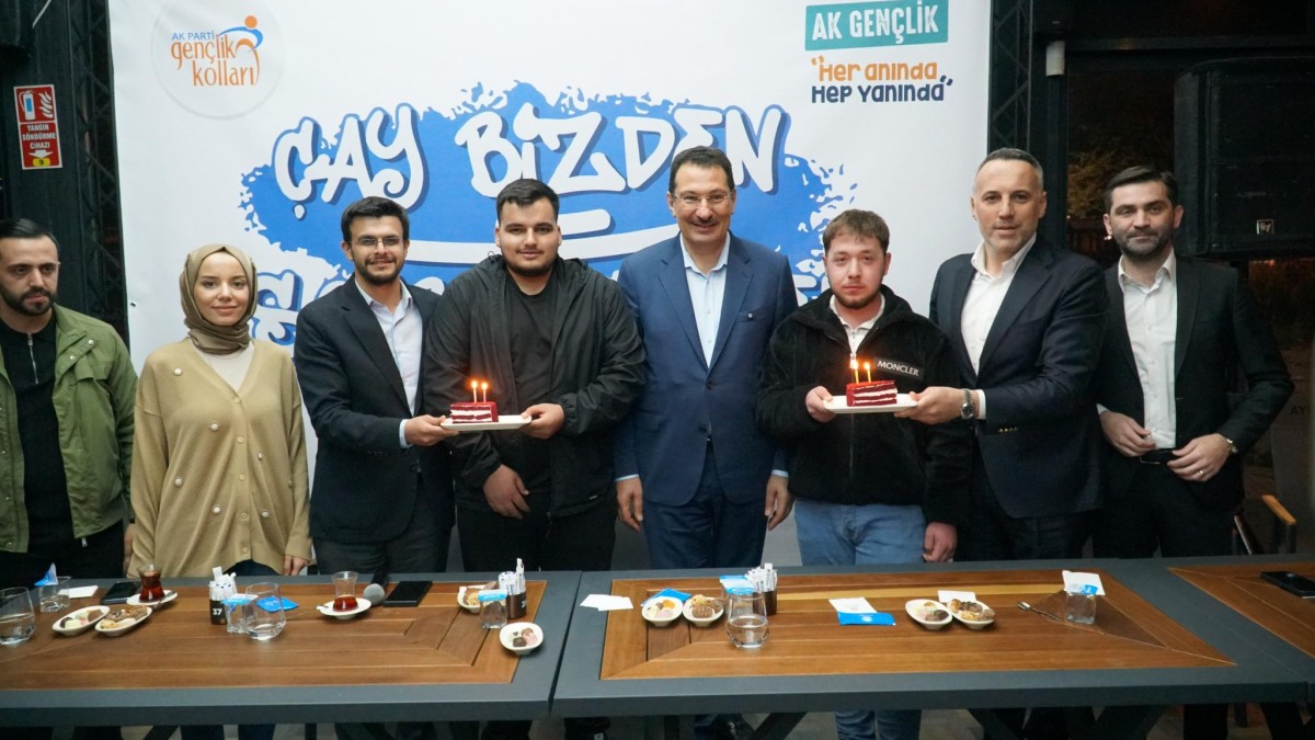 AK GENÇLİK SAKARYA’DAN “ÇAY BİZDEN, SOHBET SİZDEN” BULUŞMASI