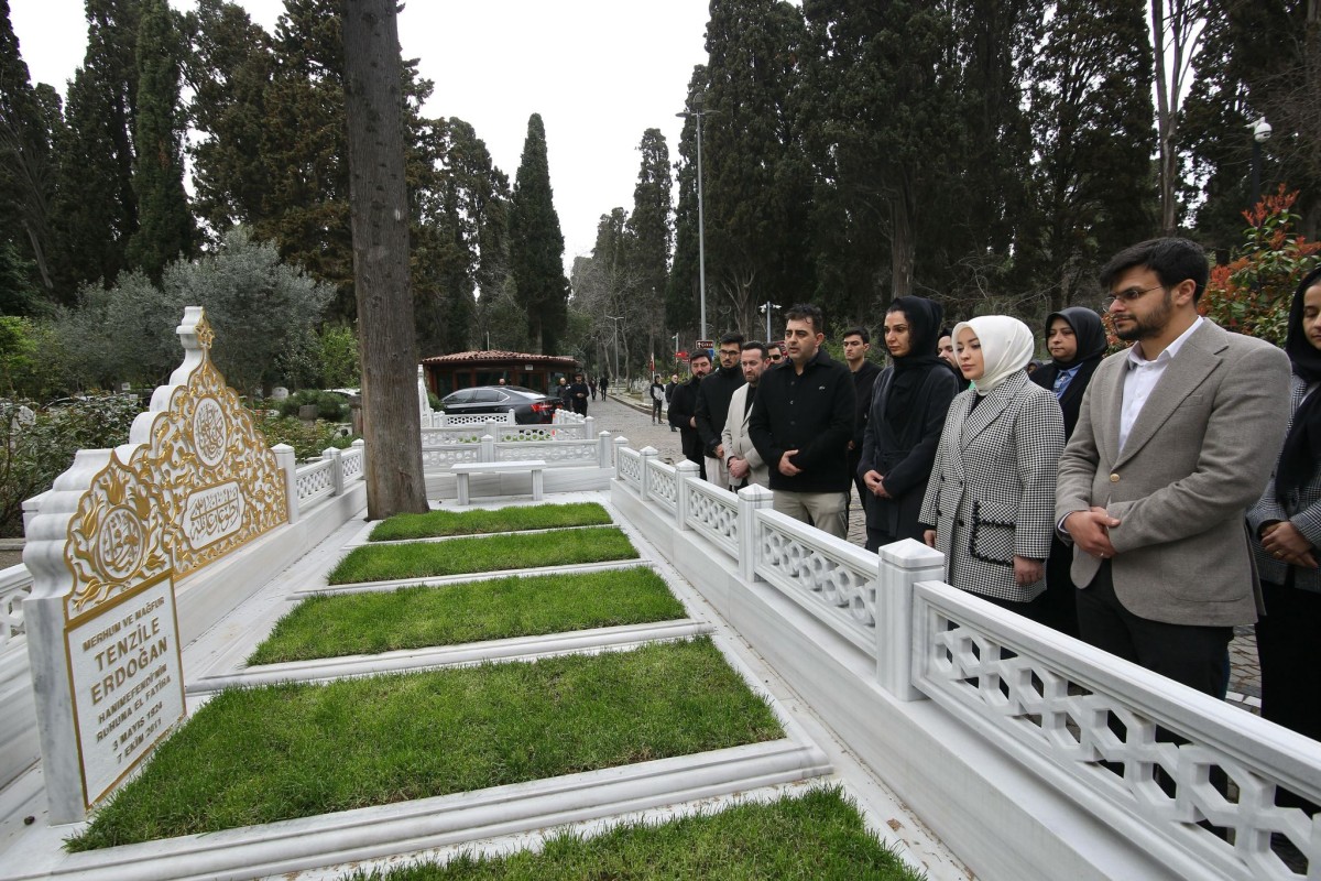 AK Parti’den Tenzile Erdoğan’ın Kabrine Bayram Öncesi Ziyaret