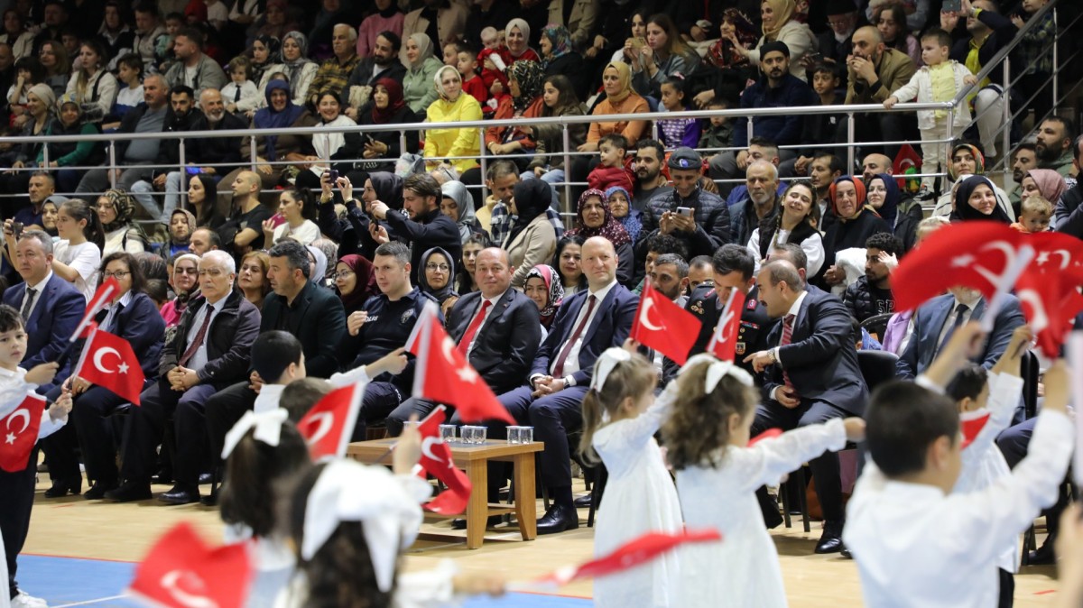 Ferizli’de 23 Nisan Coşkusu Büyük Bir Gururla Kutlandı