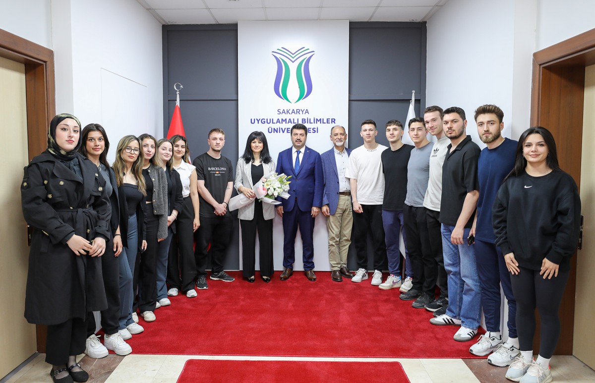 Rektör Sarıbıyık başarılı sporcuları tebrik etti
