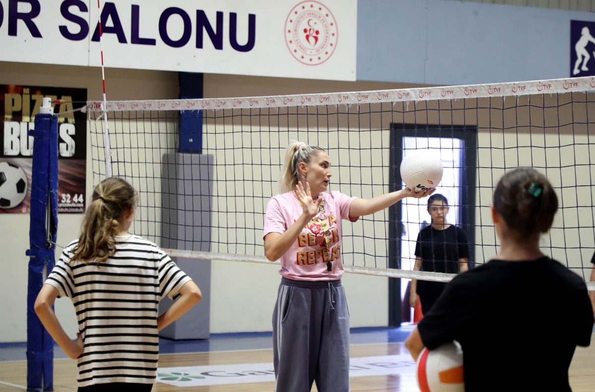 Sakarya’da çocuklar sporun her dalında dolu dolu bir yaz tatiline başladı
