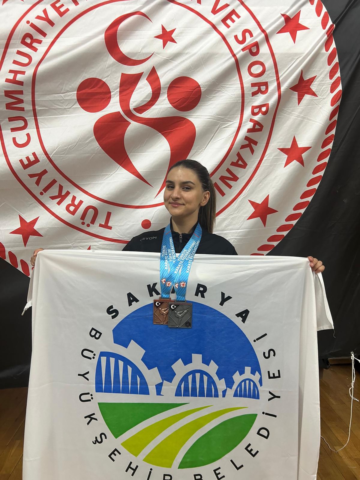 Büyükşehir’in Başarılı Sporcuları Diyarbakır’da Kürsüye Çıktı