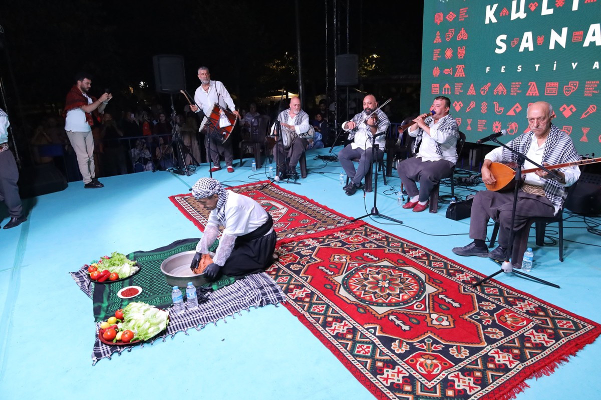 Yöresel Lezzetler ve Ezgiler Büyüledi