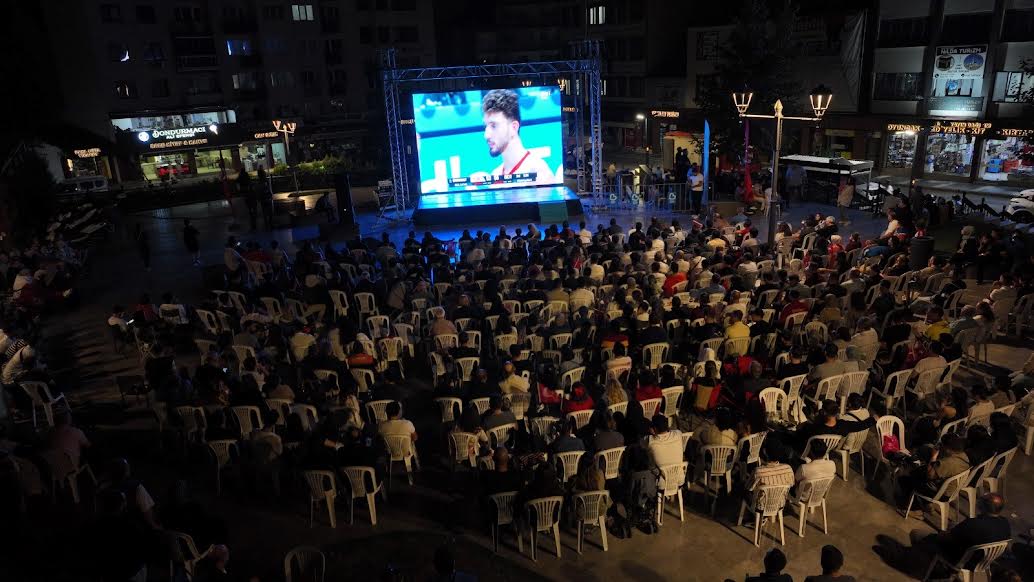 Gümüş Madalyayla Döndü