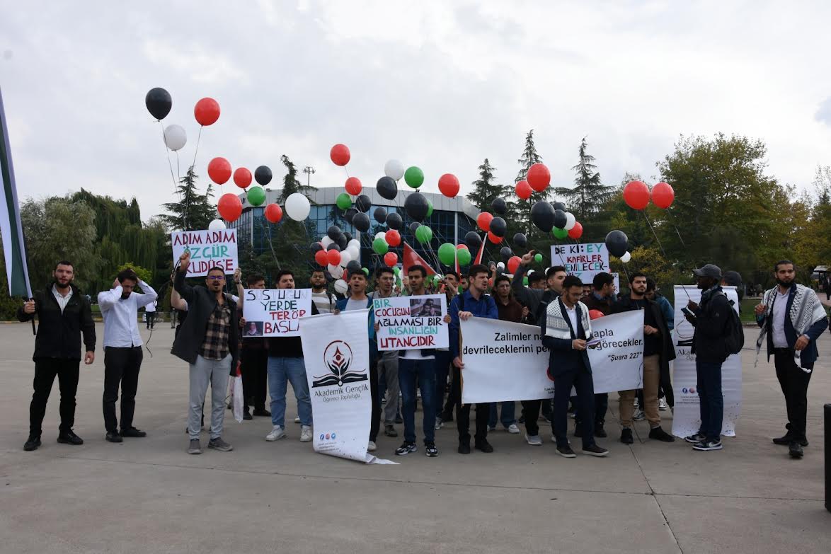 Filistin Bayraklı Balonları Gökyüzüne Bıraktılar