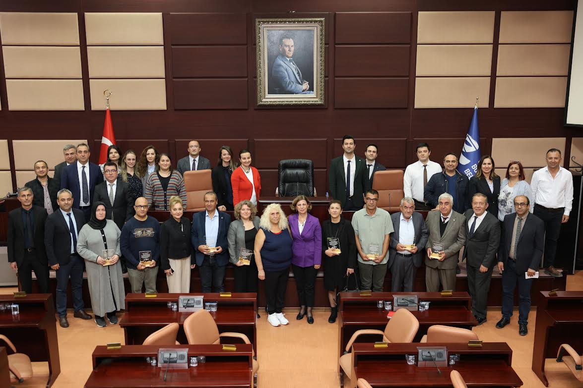 Başkan Ünlüce'den Emekliye Ayrılan Personele Teşekkür Plaketi