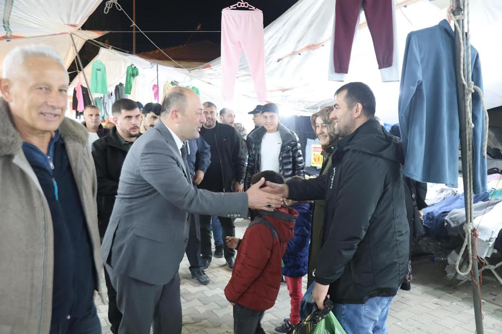 Meclis Üyeleriyle Birlikte Panayırı Gezdi 