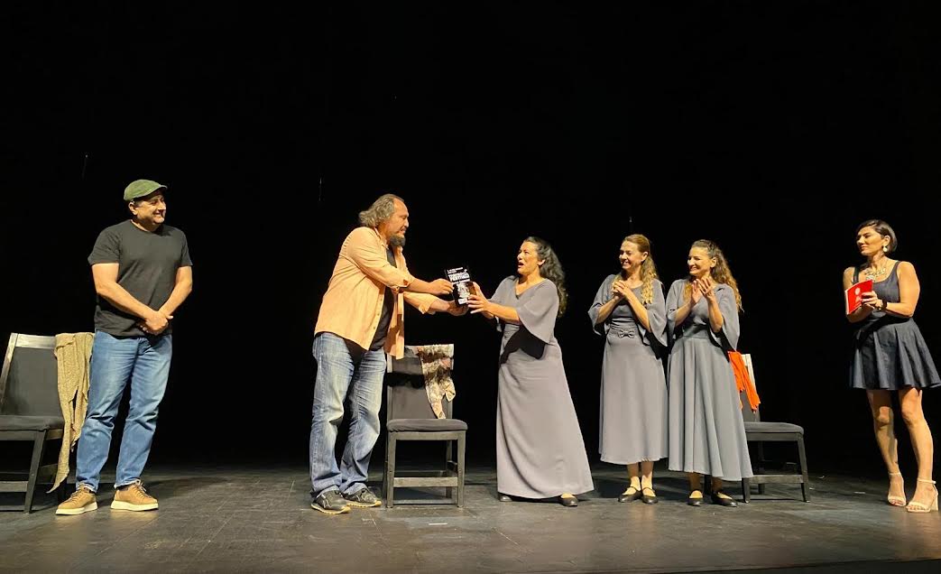 Eskişehir Şehir Tiyatroları İstanbul'da Ayakta Alkışlandı 