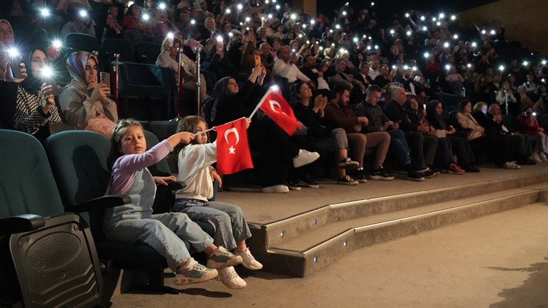 “Kahramanlık Türküleri” Konseri ile Yürekleri Coşturdu!