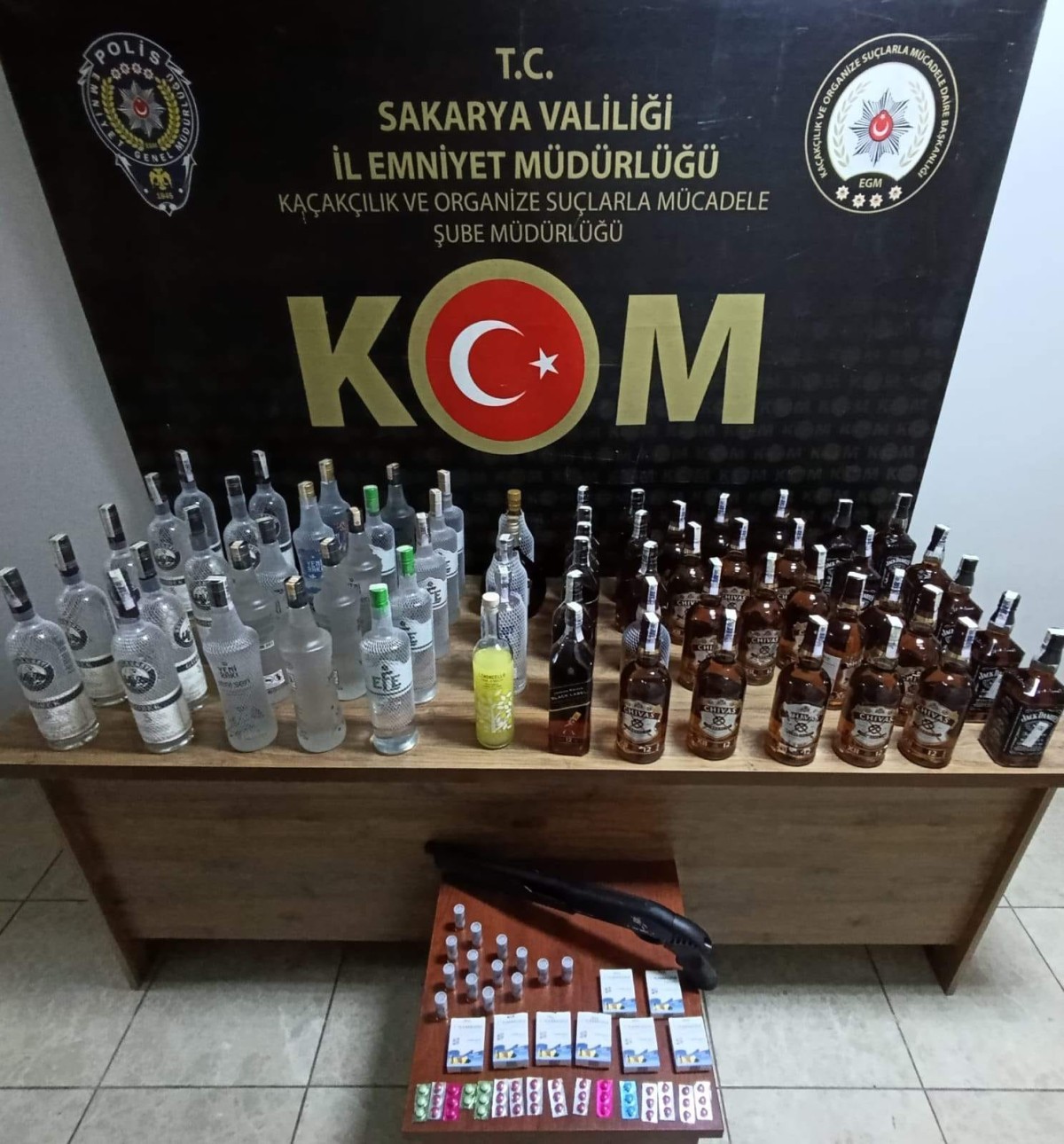 Ruhsatsız Silah ve Kaçak İçki Ele Geçirildi