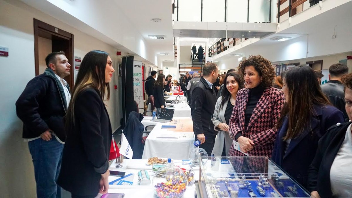 35 Firma Kampüste Öğrencilerle Buluştu