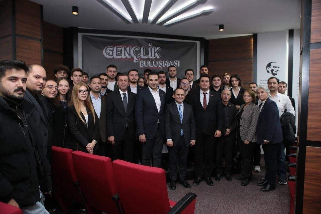 Başkan Curoğlu: Siyaset Gençlerin Sözünü Duymak Zorundadır