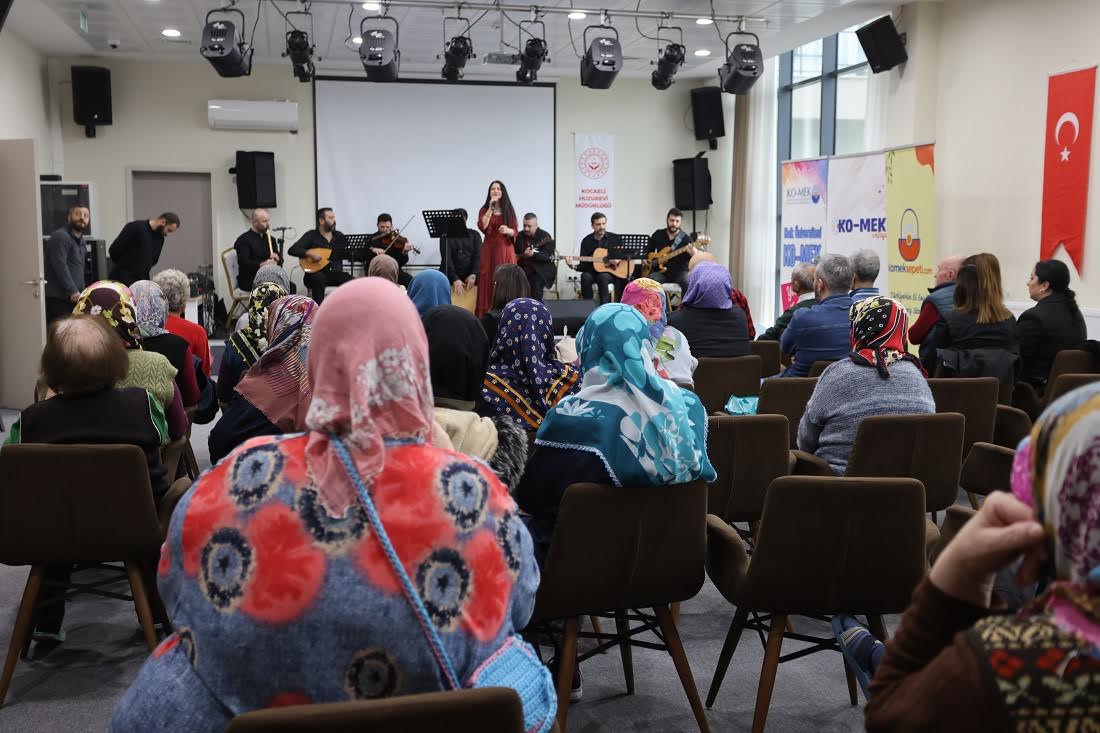 Huzurevinde Neşe Saçtı