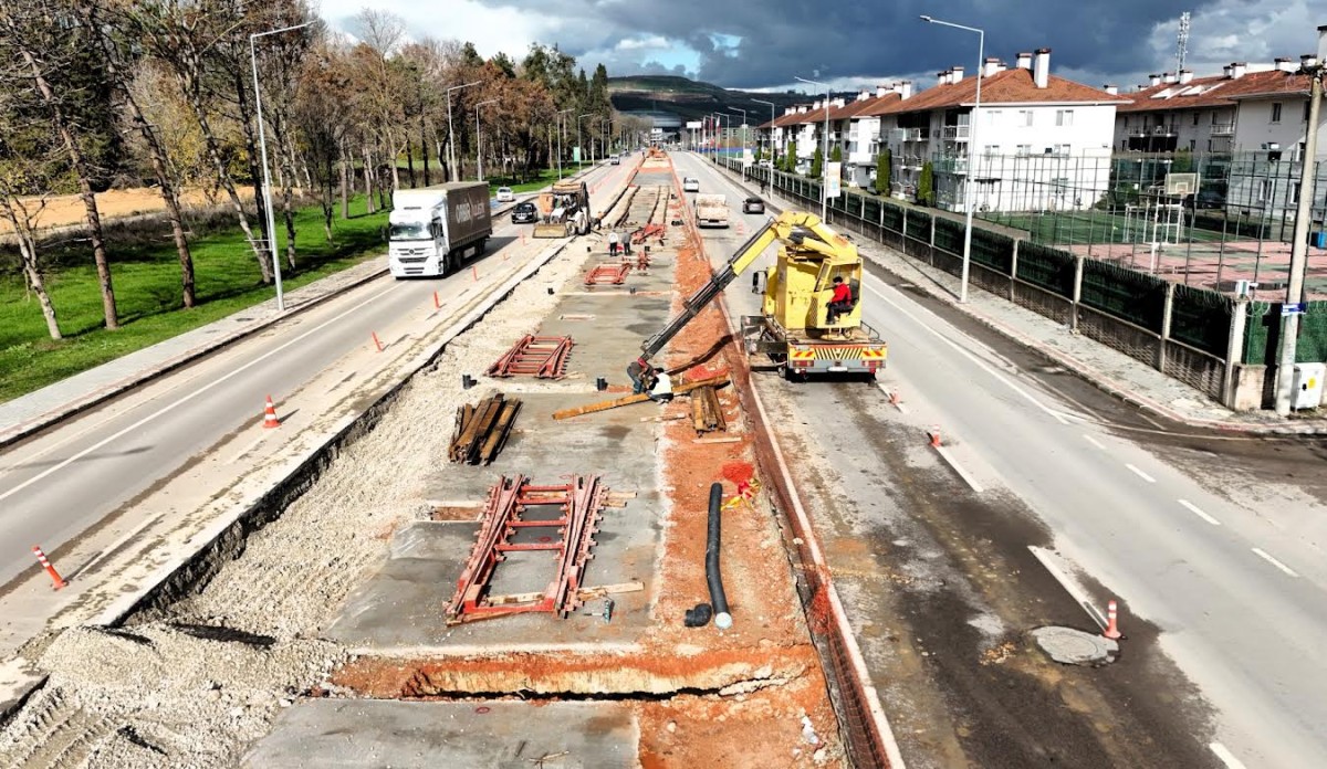 Büyükşehir, Kartepe Tramvayında İlk Rayı Yerleştirdi