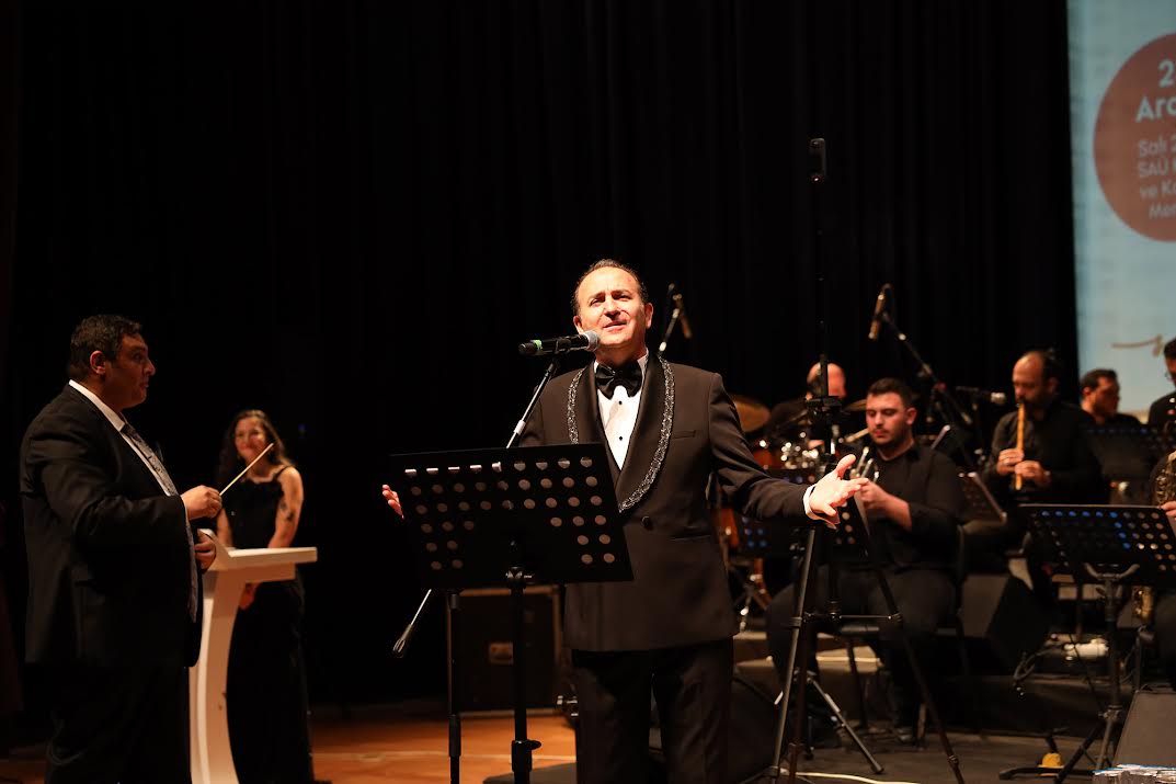 Orkestra ve Solistler Ayakta Alkışlandı 