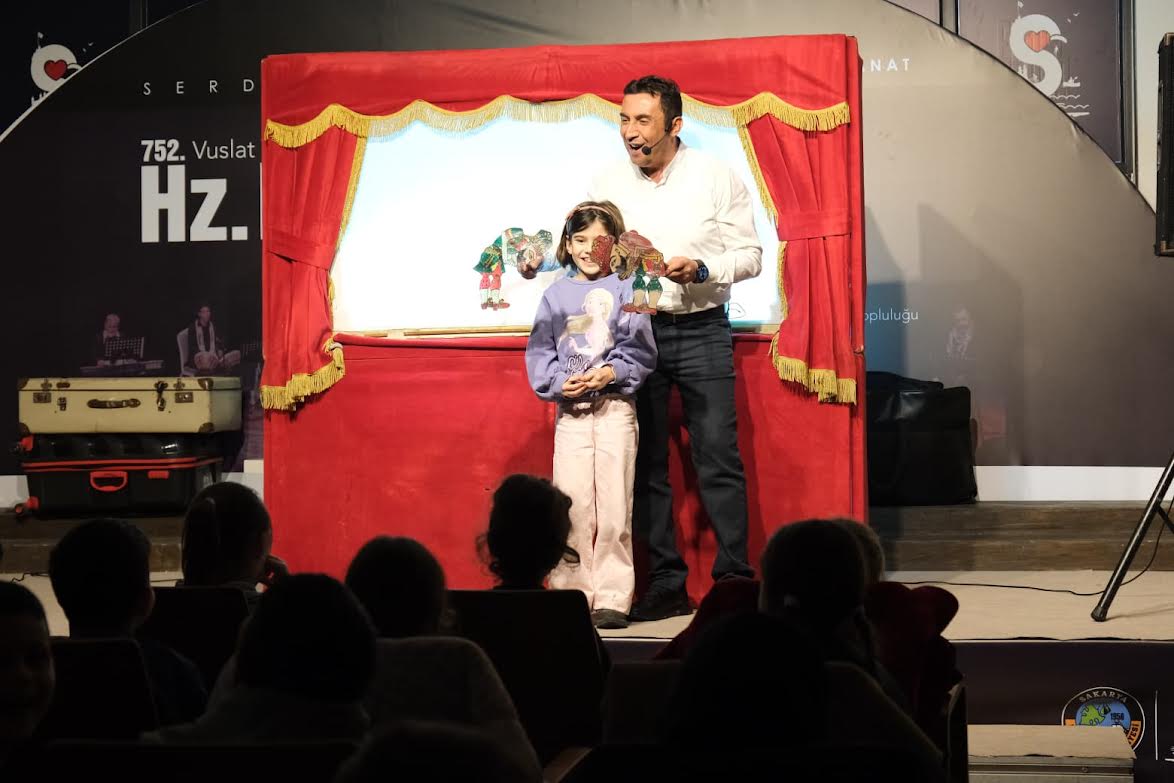 Minikler “Karagöz Göklerde” ile Eğlendi