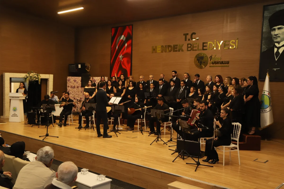 HENDEK’TE CUMHURİYET COŞKUSU TÜRKÜLERLE TAÇLANDI
