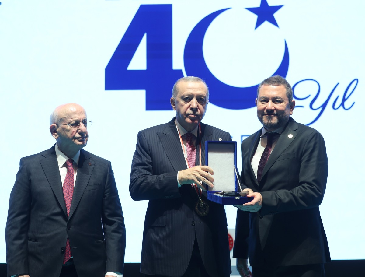 İzmirli İş İnsanı Torbaoğlu’na Cumhurbaşkanı Erdoğan’dan Plaket