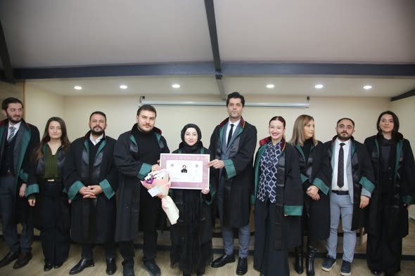 Yeni Avukatlar Cübbe Giydi