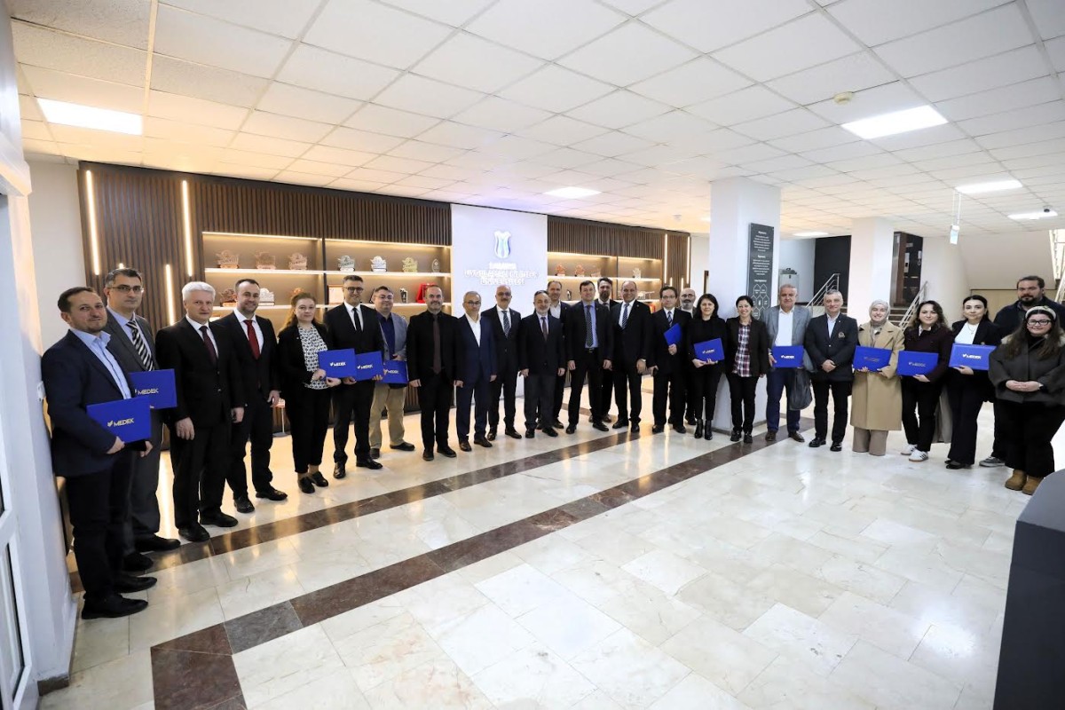 Akredite Programları Belgelerini Teslim Aldı