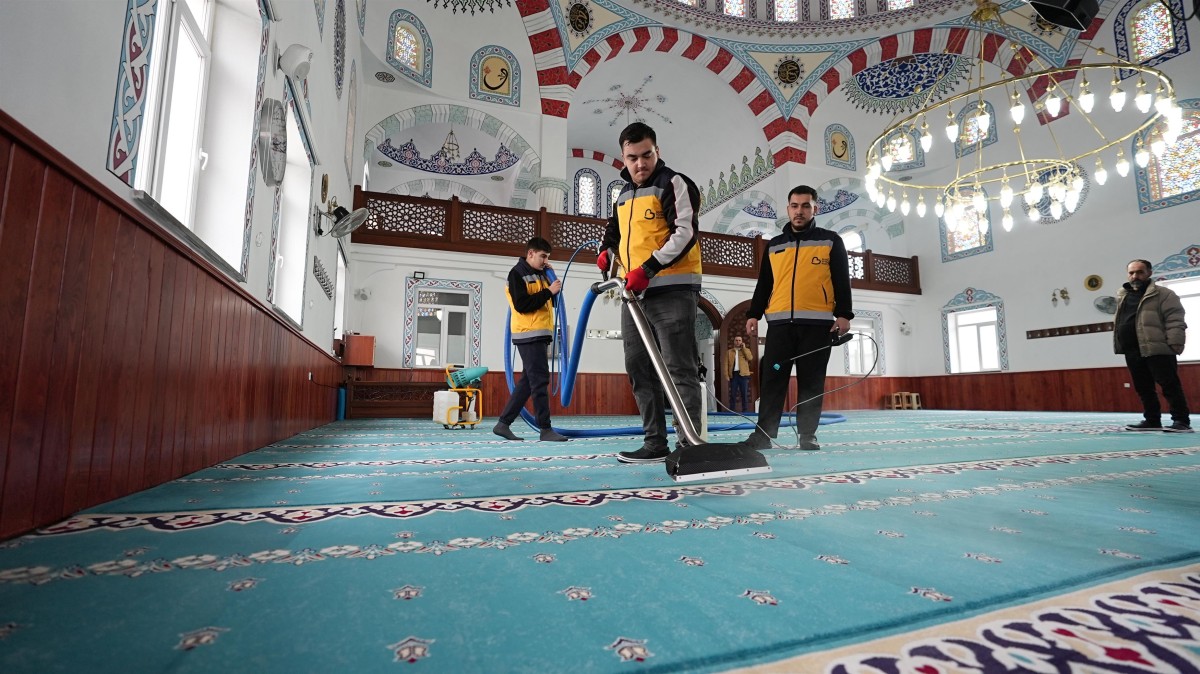  Büyükşehirden Camilerde Gül Kokulu Temizlik