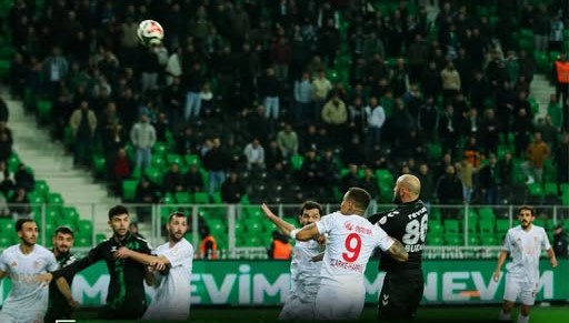 Sakaryaspor Evinde Pendikspor’a Yenildi