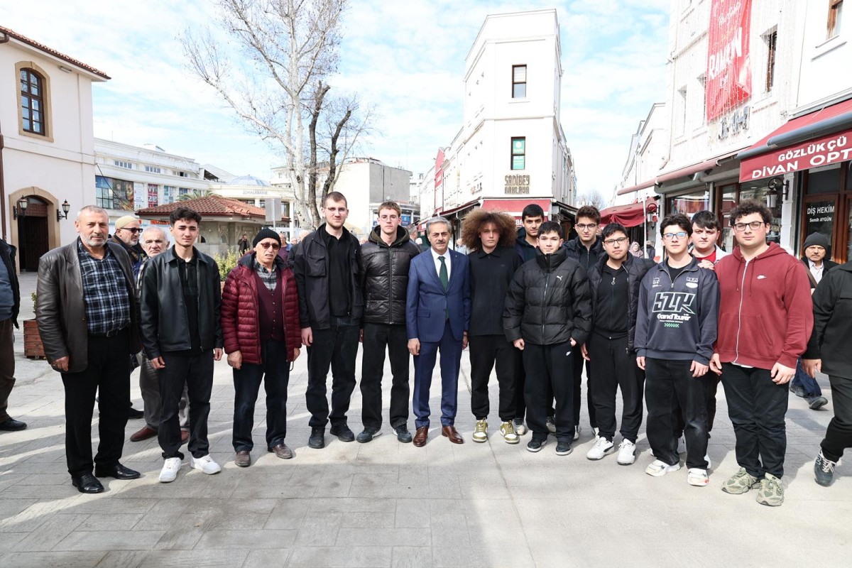 Vatandaşlarla Kucaklaştı, Talepleri Dinledi