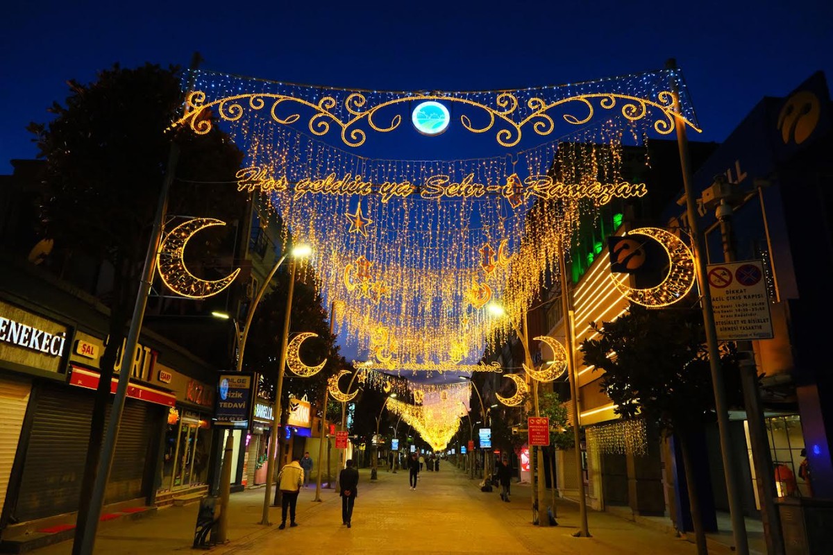 Çark Caddesi’nde Işıl Işıl Ramazan