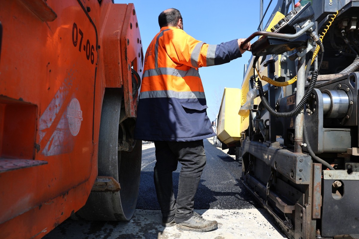 Erenler'de Yollar Yenilemeye Devam Ediyor