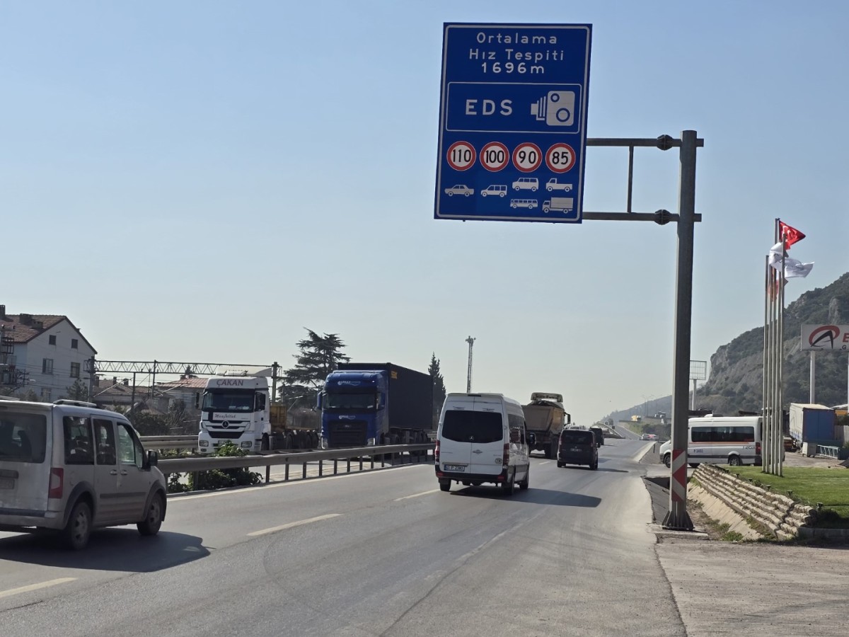Büyükşehir, D-100’de EDS Tabelalarını Güncelledi